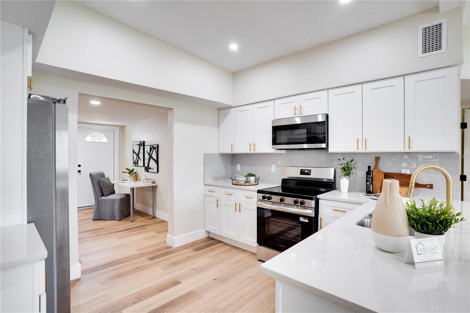 Image 7 of 34 For 7211 51st Avenue N