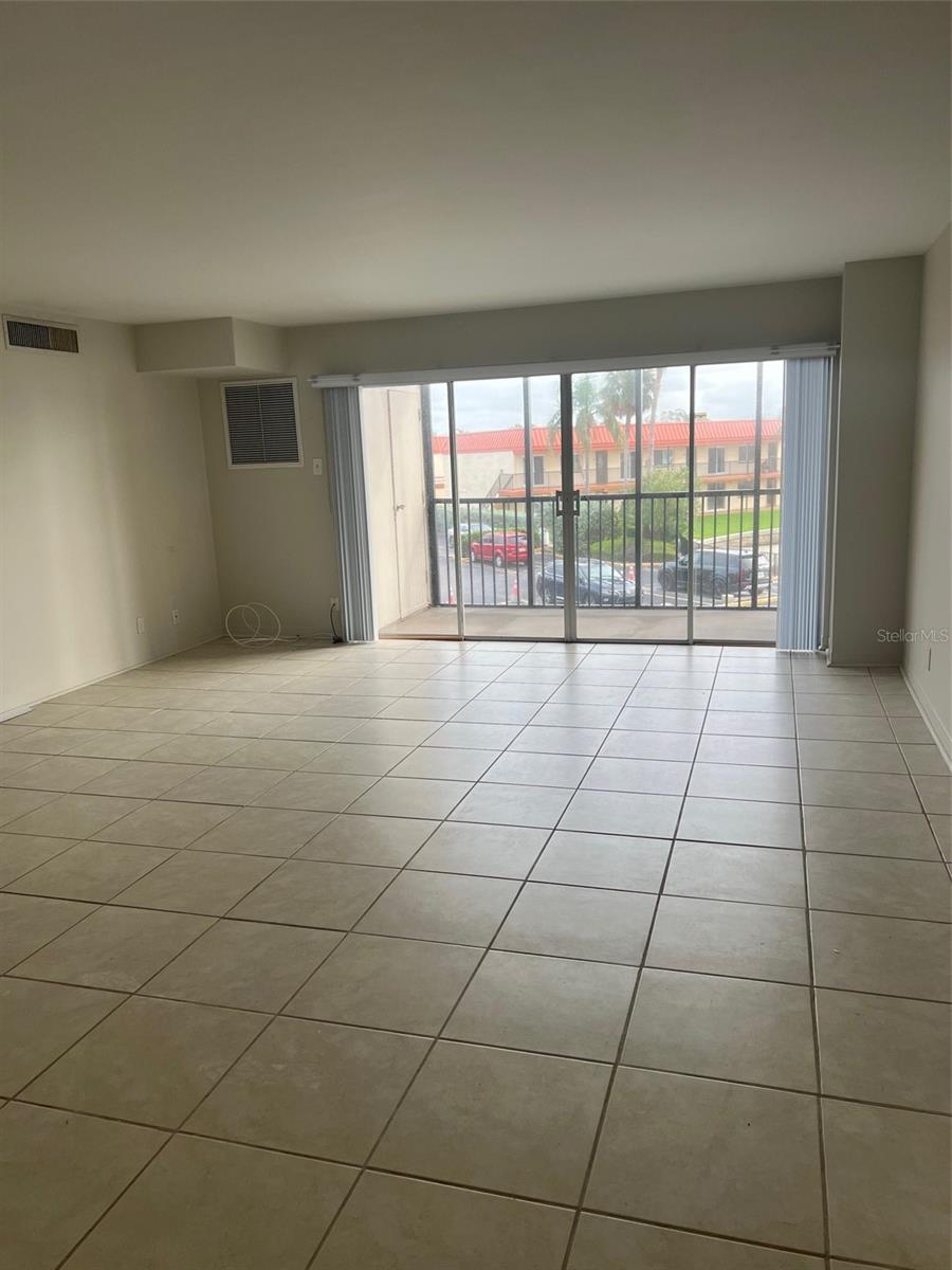 Image 2 of 7 For 10355 Paradise Boulevard 111