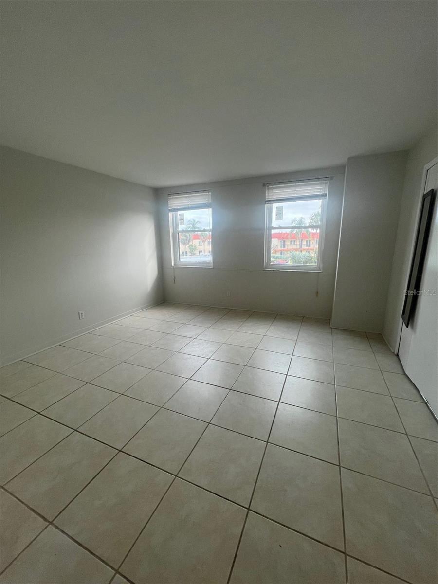 Image 3 of 7 For 10355 Paradise Boulevard 111