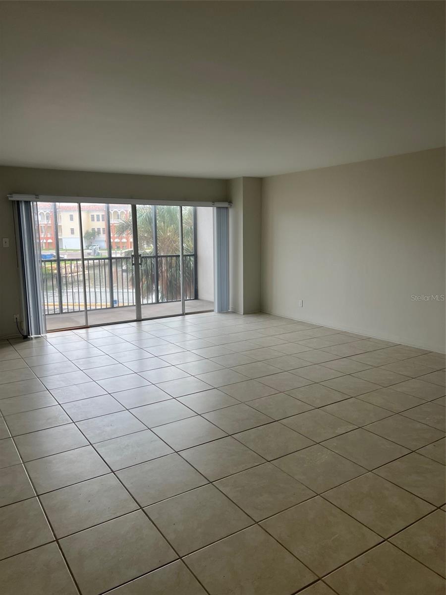 Image 4 of 7 For 10355 Paradise Boulevard 111