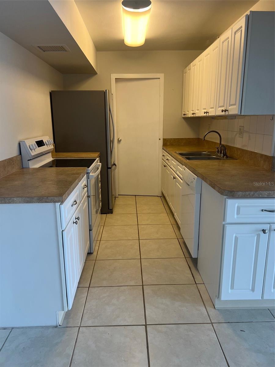 Image 5 of 7 For 10355 Paradise Boulevard 111