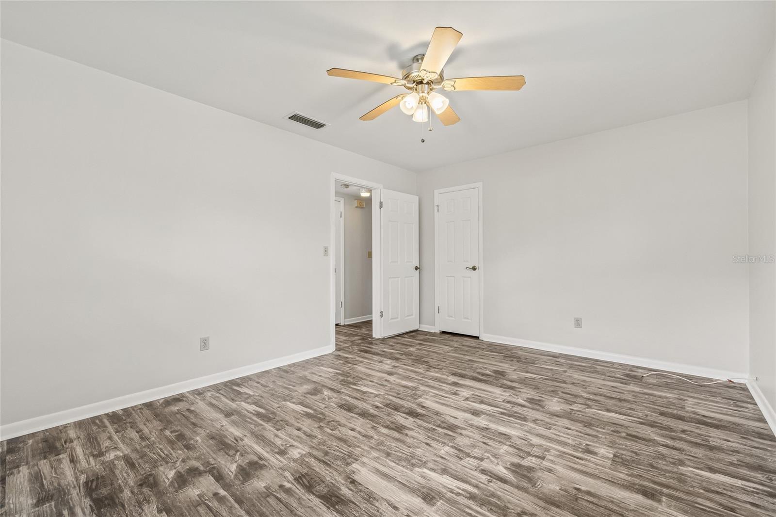 Image 23 of 31 For 1124 Sousa Drive