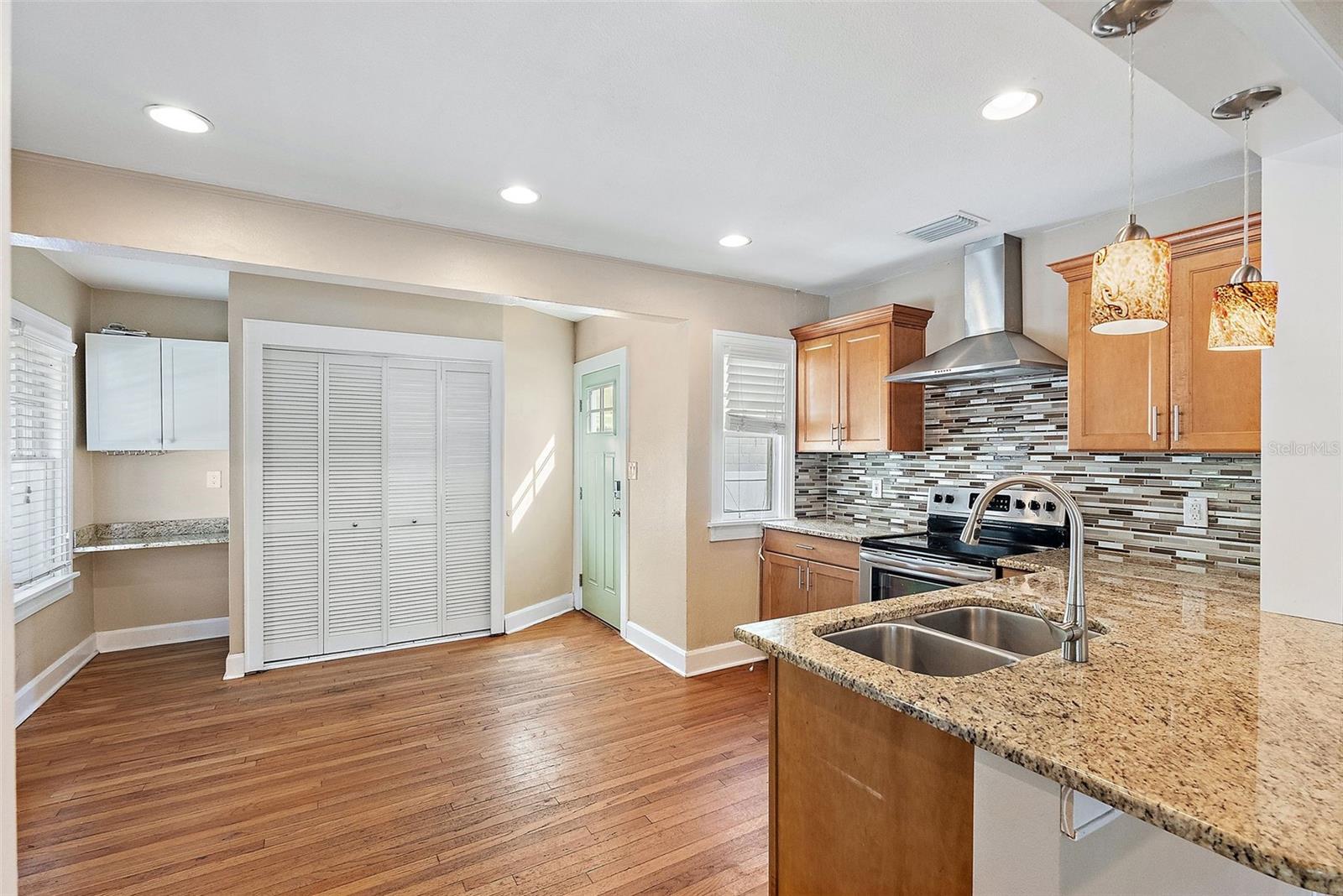 Image 7 of 25 For 769 Kirkwood Terrace N