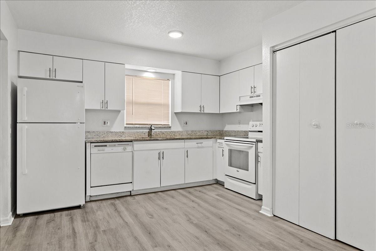 Image 4 of 28 For 3417 Temple Street A