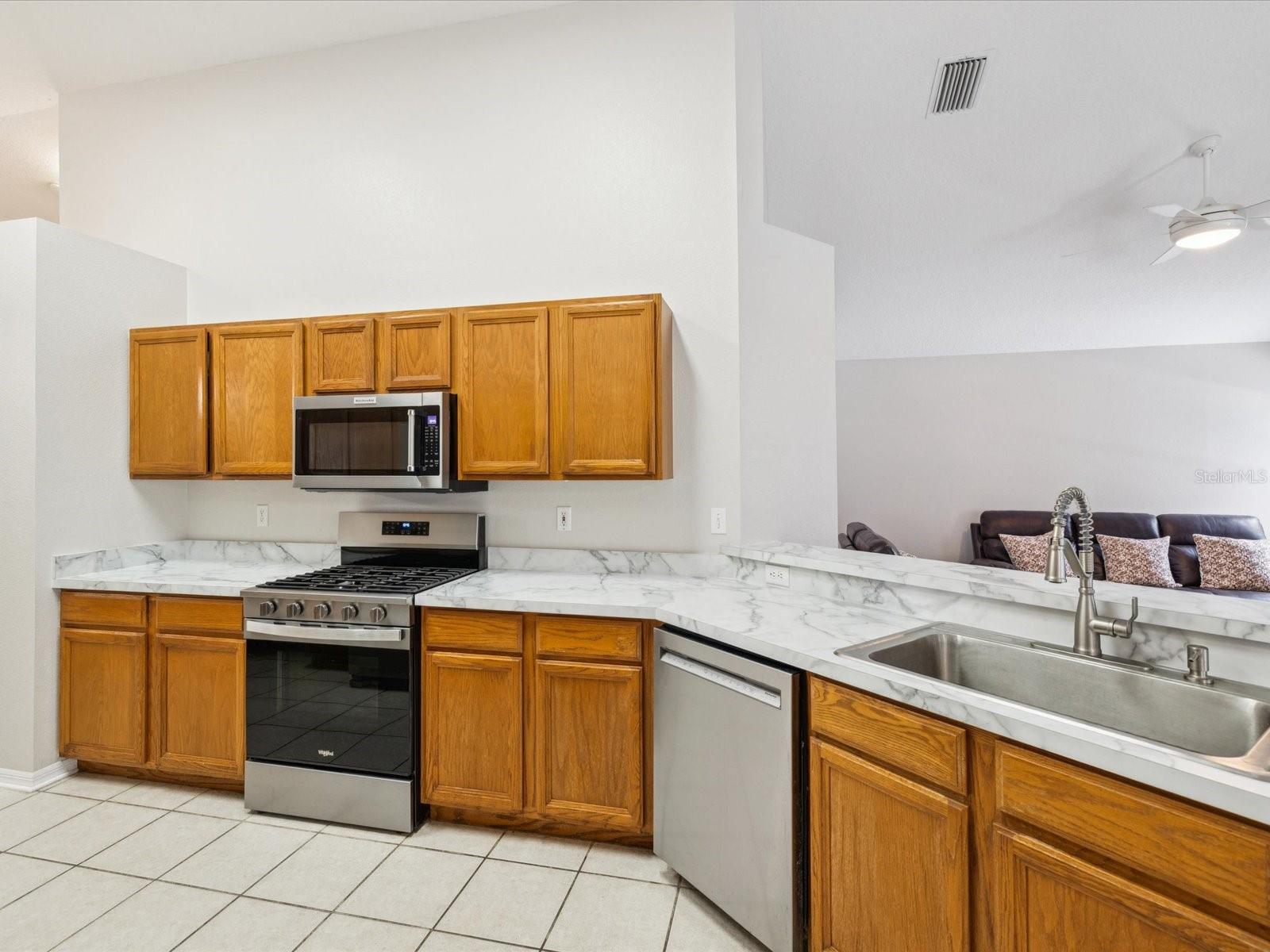 Image 14 of 53 For 1408 New Britain Drive
