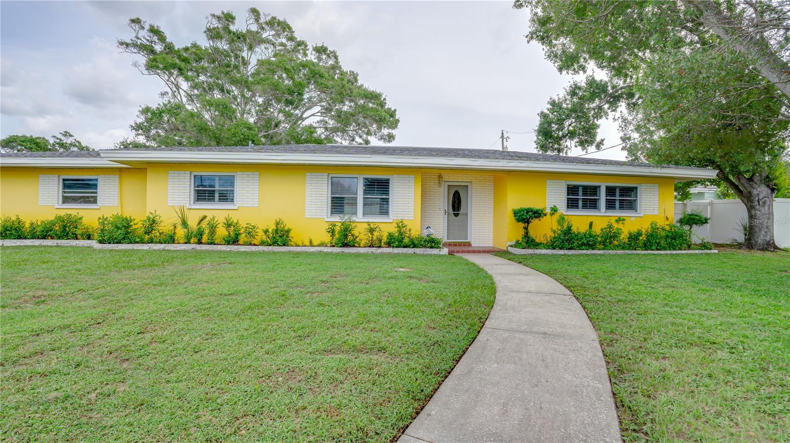 Details for 1729 Kenilworth Drive, CLEARWATER, FL 33756