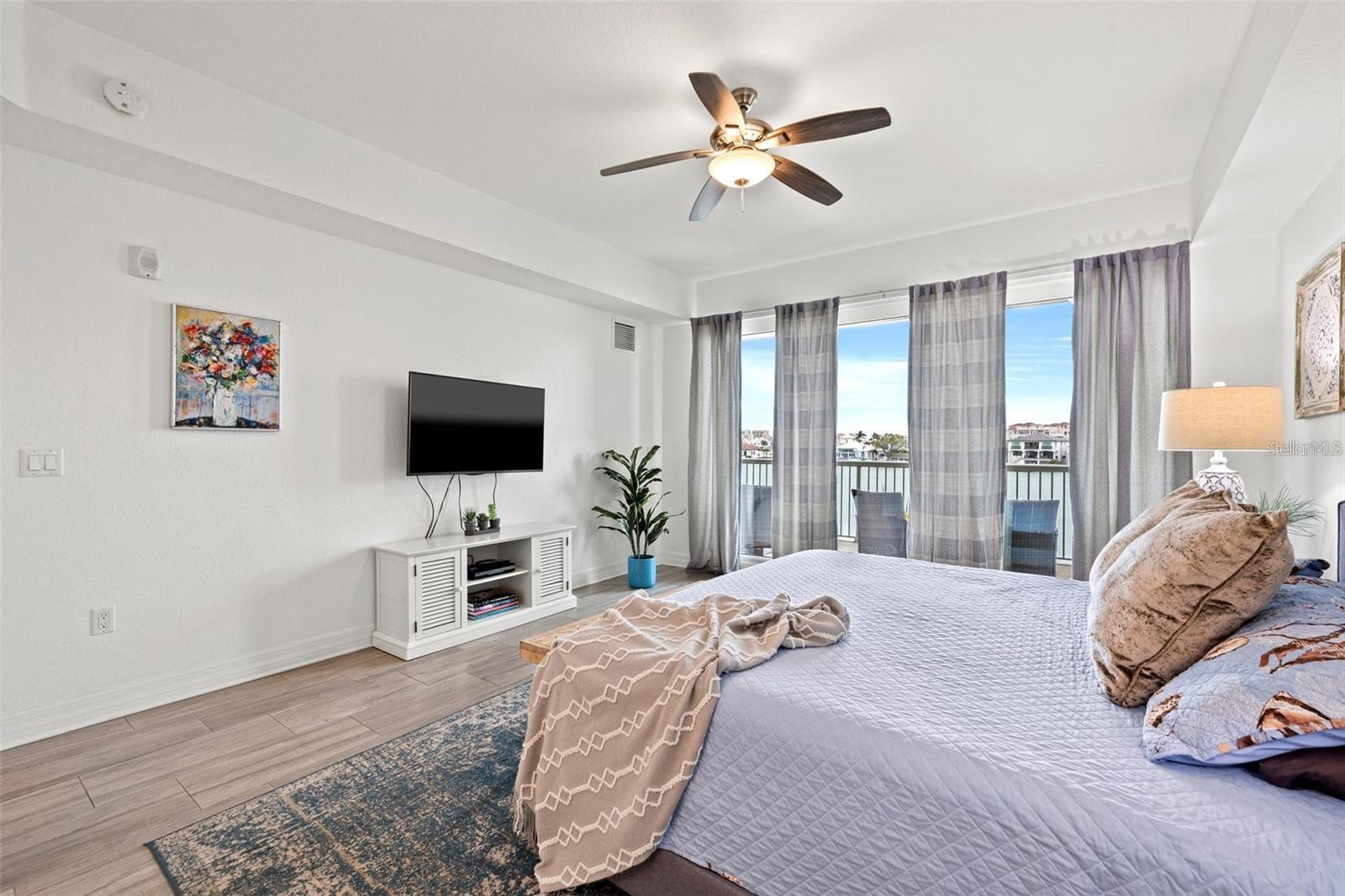 Image 23 of 55 For 706 Bayway Boulevard 301