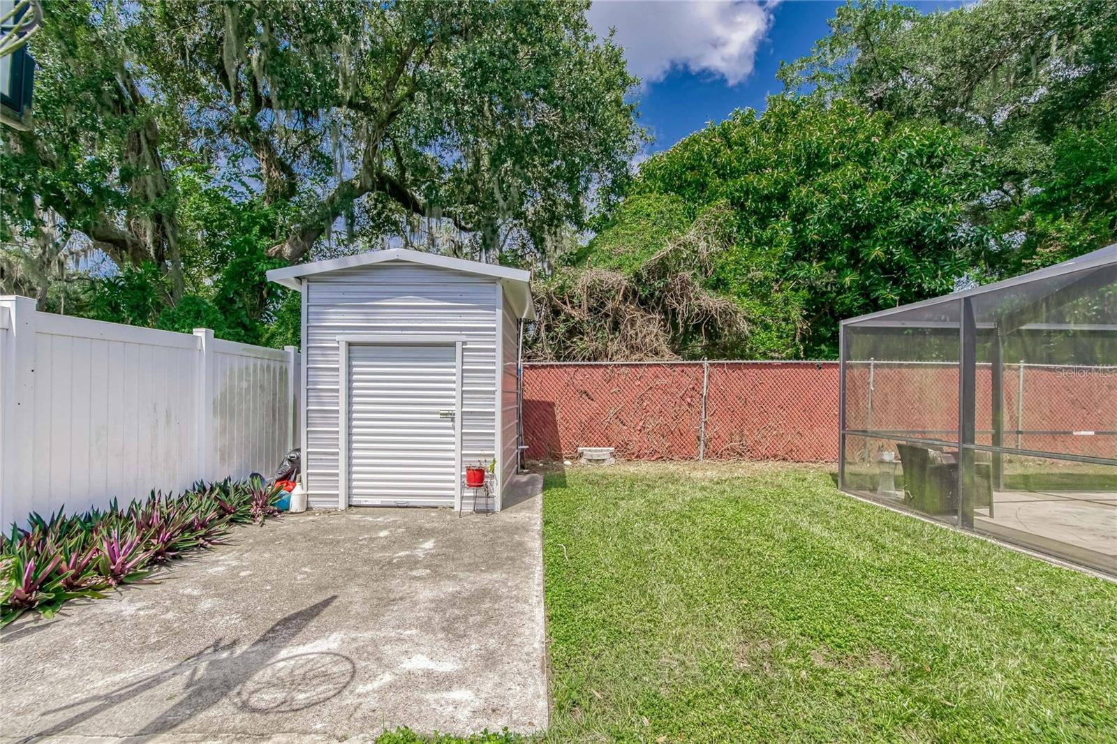 Image 37 of 40 For 207 Glendale Drive