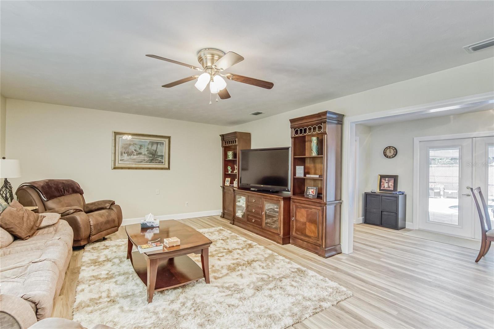 Image 6 of 40 For 207 Glendale Drive