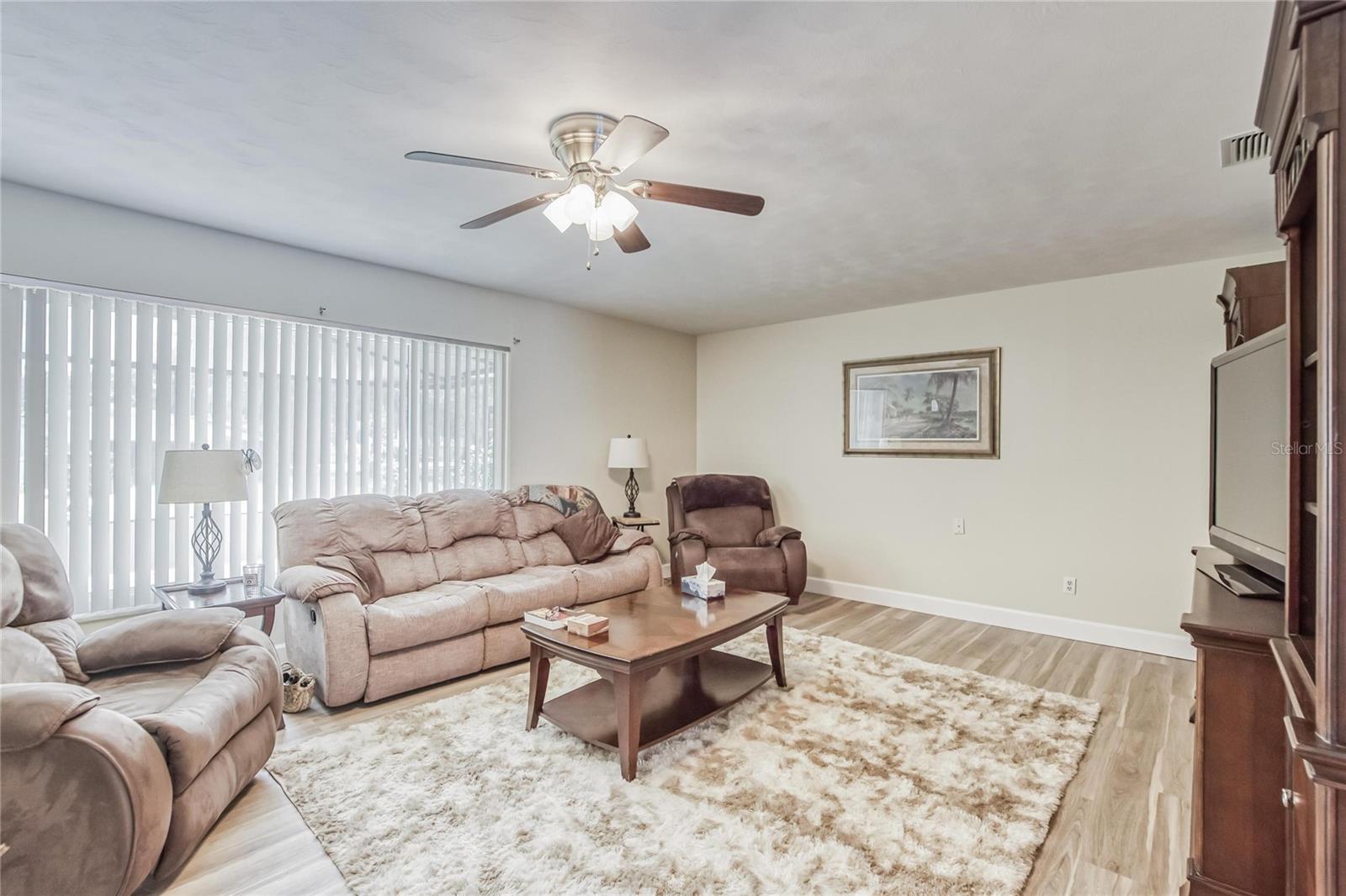 Image 7 of 40 For 207 Glendale Drive