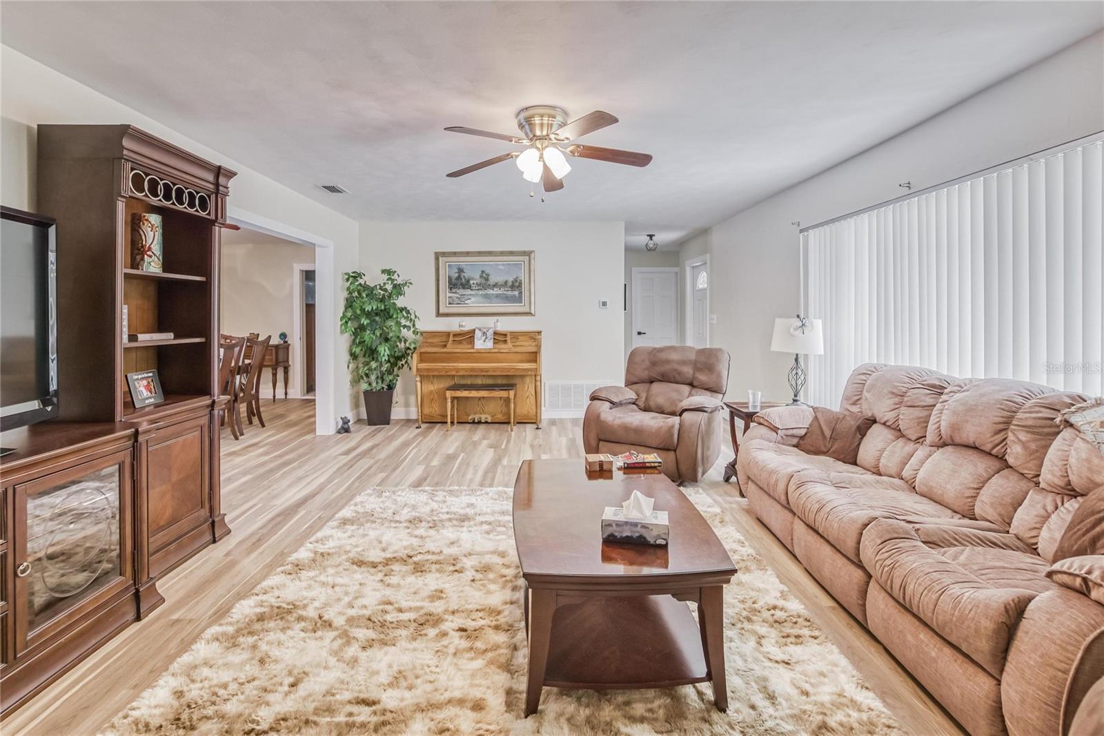 Image 8 of 40 For 207 Glendale Drive