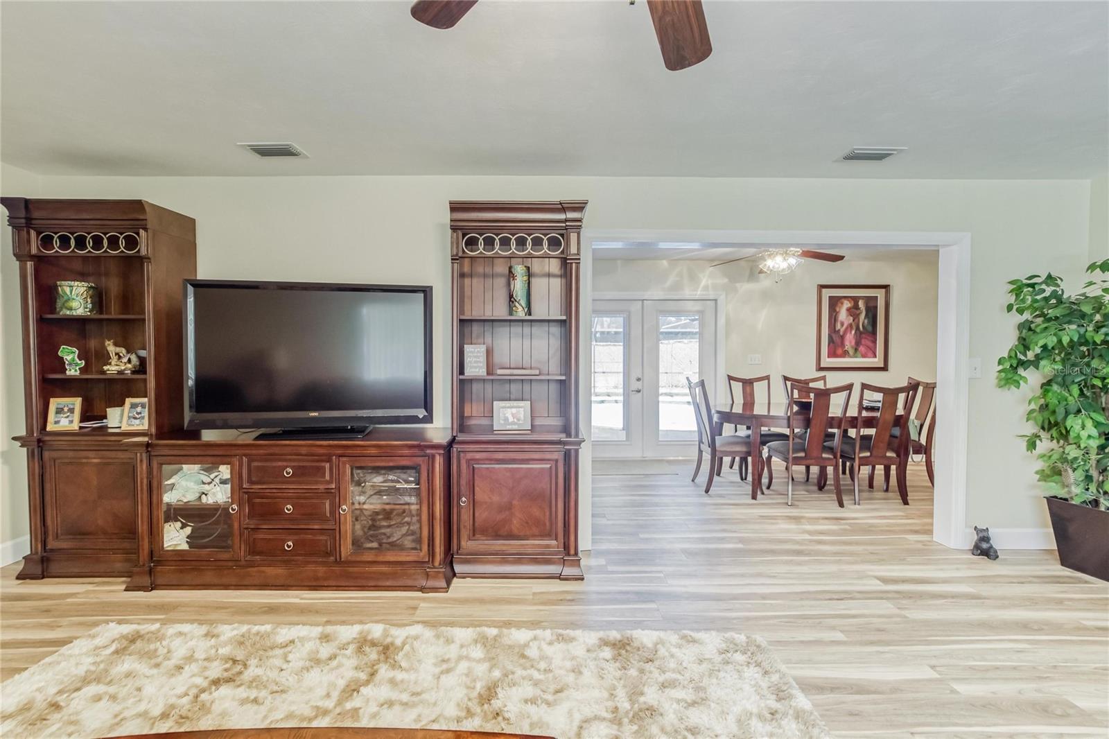 Image 9 of 40 For 207 Glendale Drive