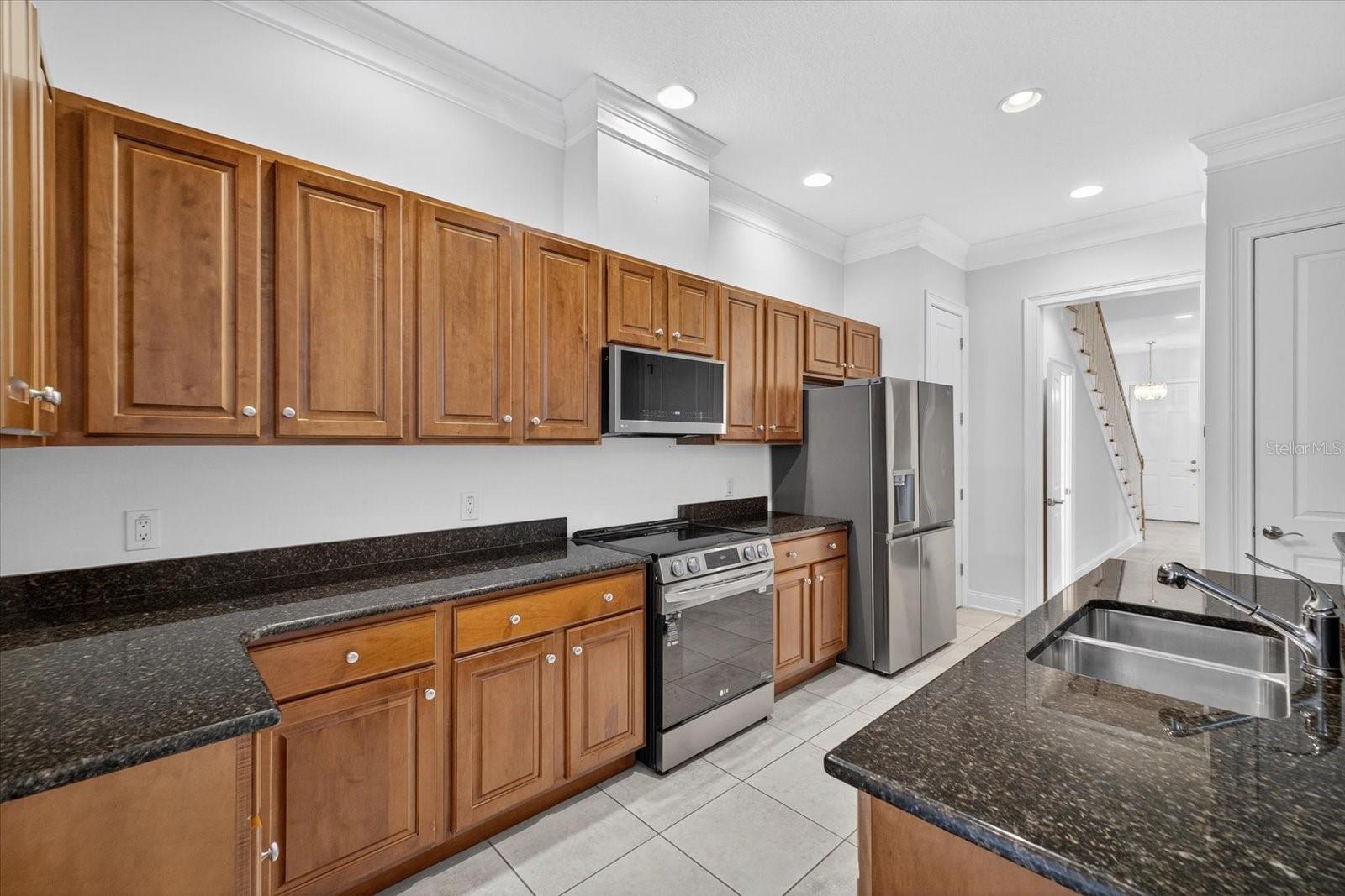 Image 4 of 47 For 195 Newbury Place N