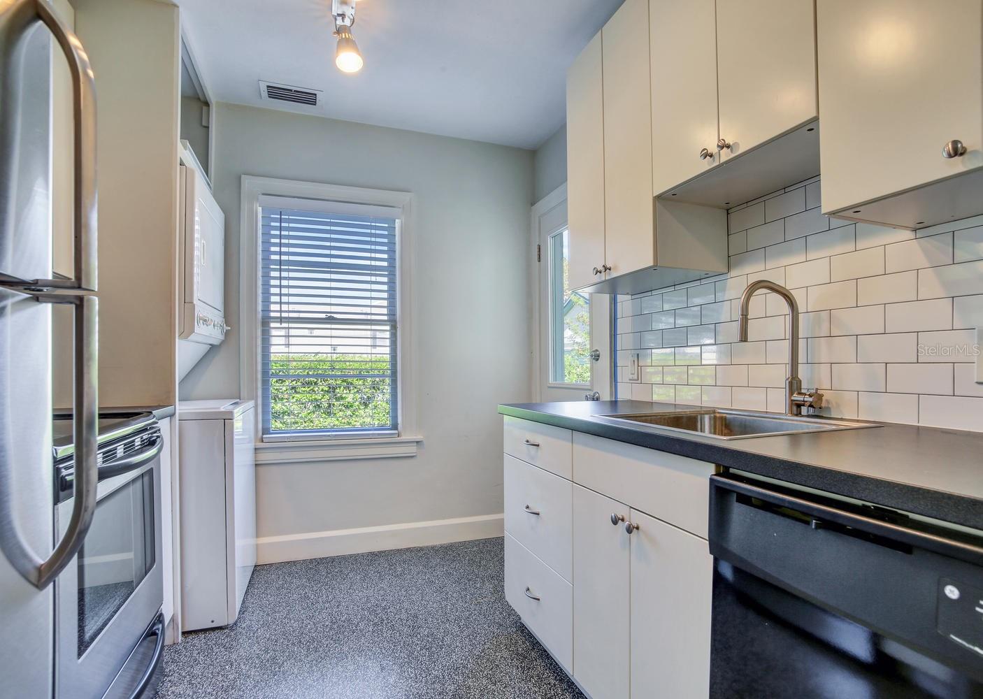 Image 13 of 52 For 404 Westland Avenue 1