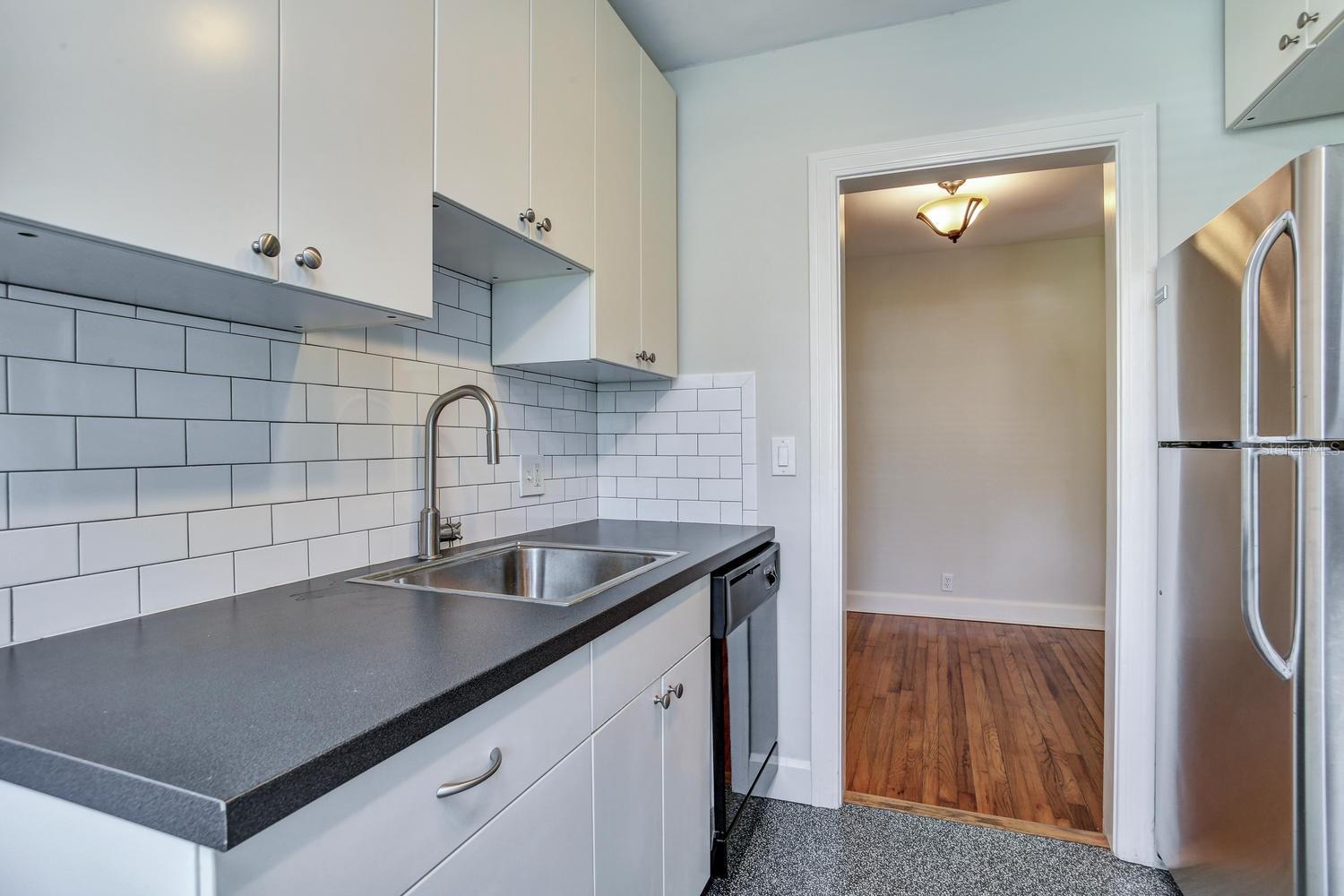 Image 16 of 52 For 404 Westland Avenue 1