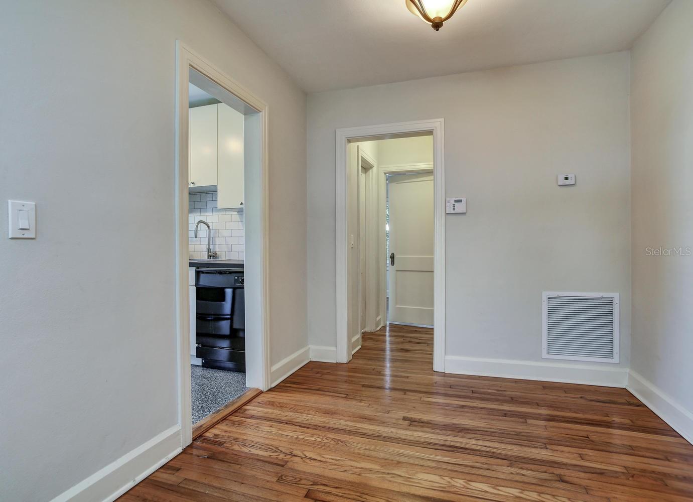 Image 17 of 52 For 404 Westland Avenue 1