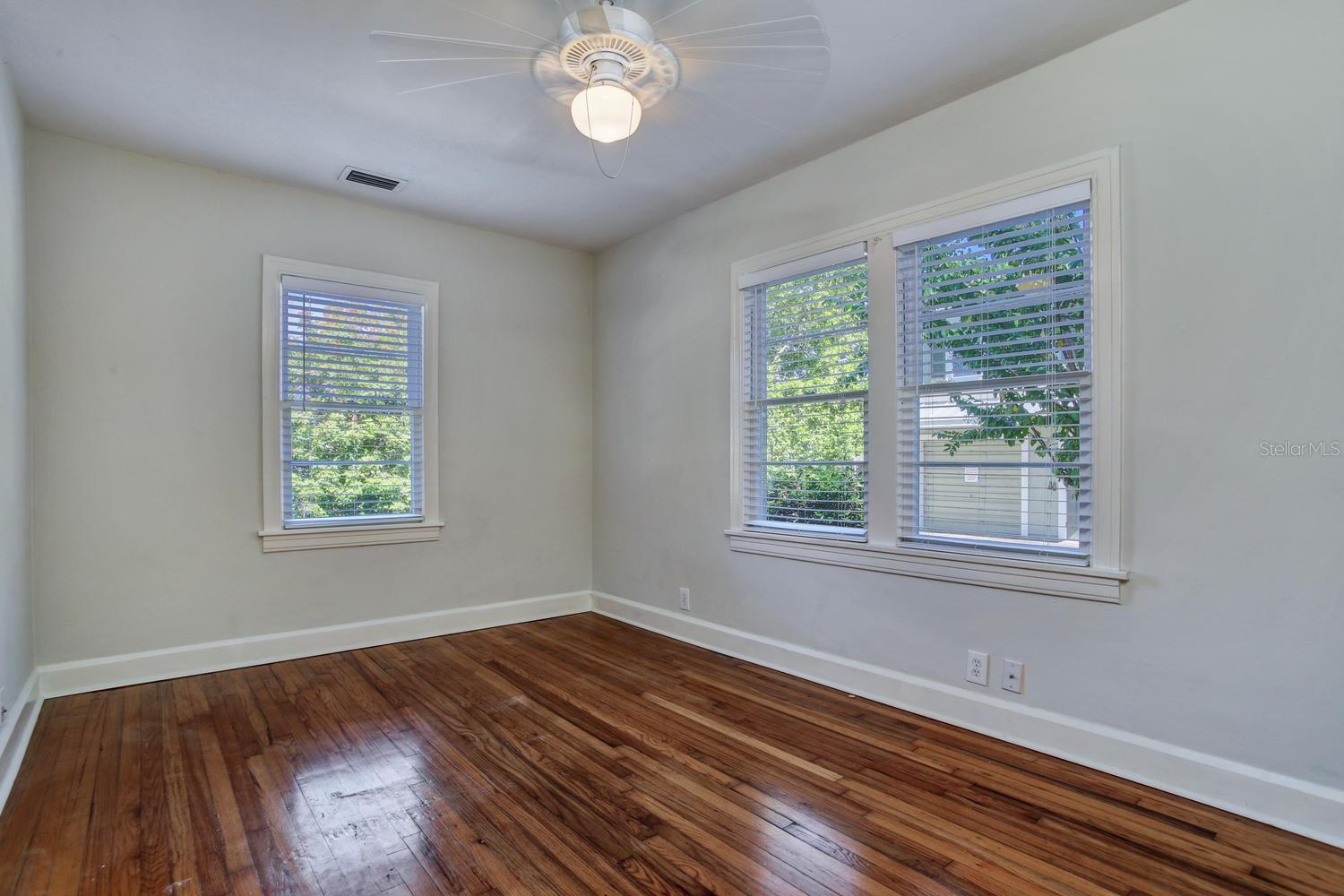 Image 21 of 52 For 404 Westland Avenue 1