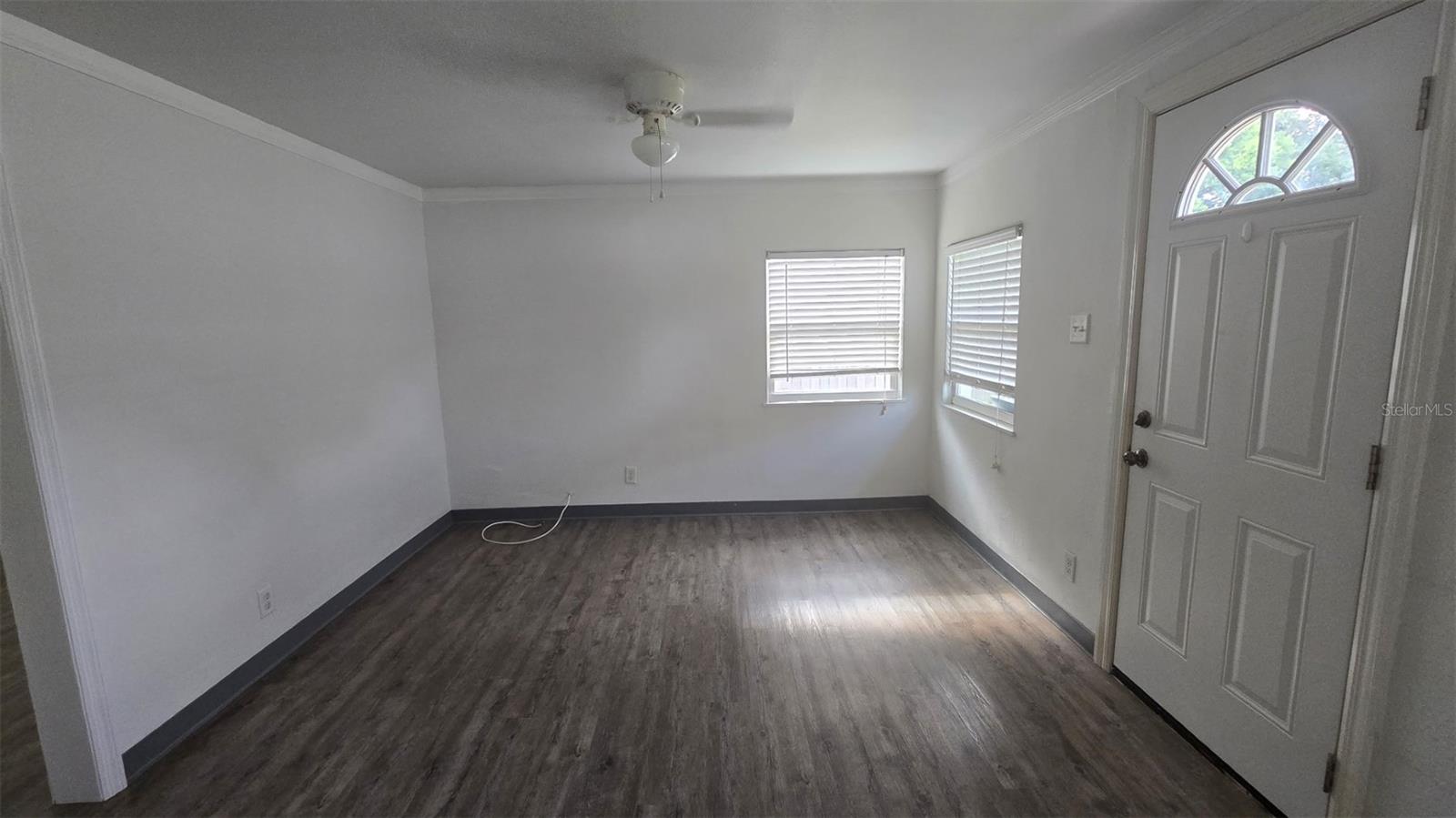 Listing photo id 1 for 38236 Fir Avenue 38240