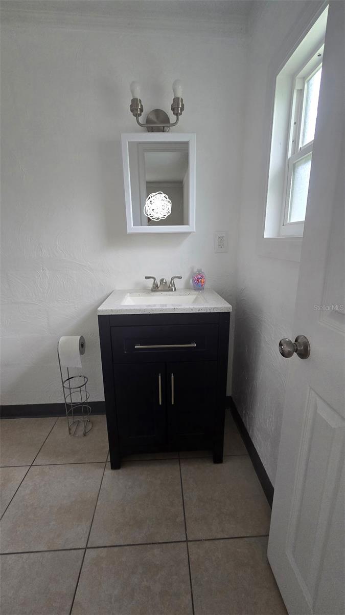 Listing photo id 2 for 38236 Fir Avenue 38240