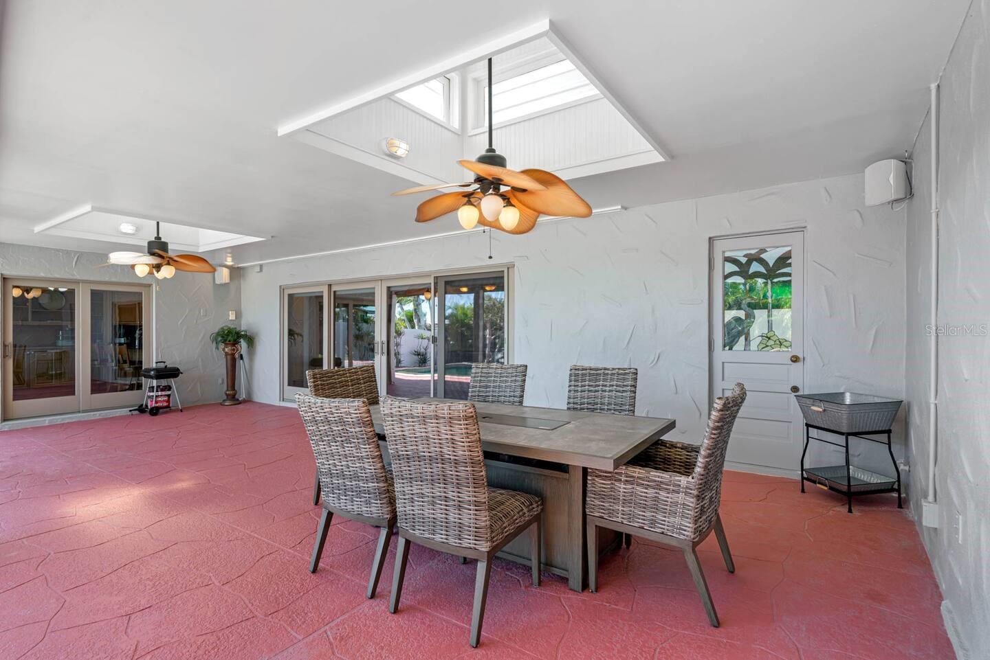 Listing photo id 23 for 487 Island Way