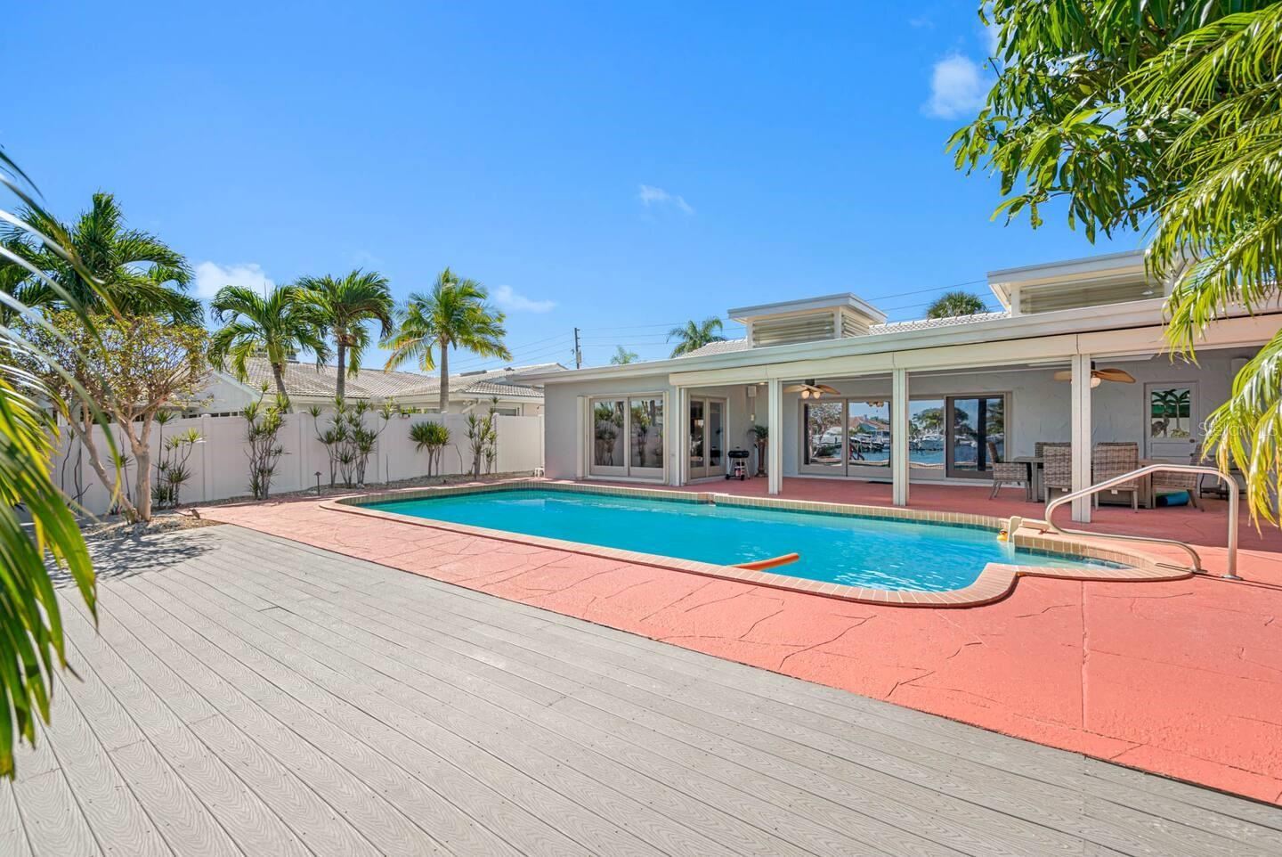 Listing photo id 27 for 487 Island Way