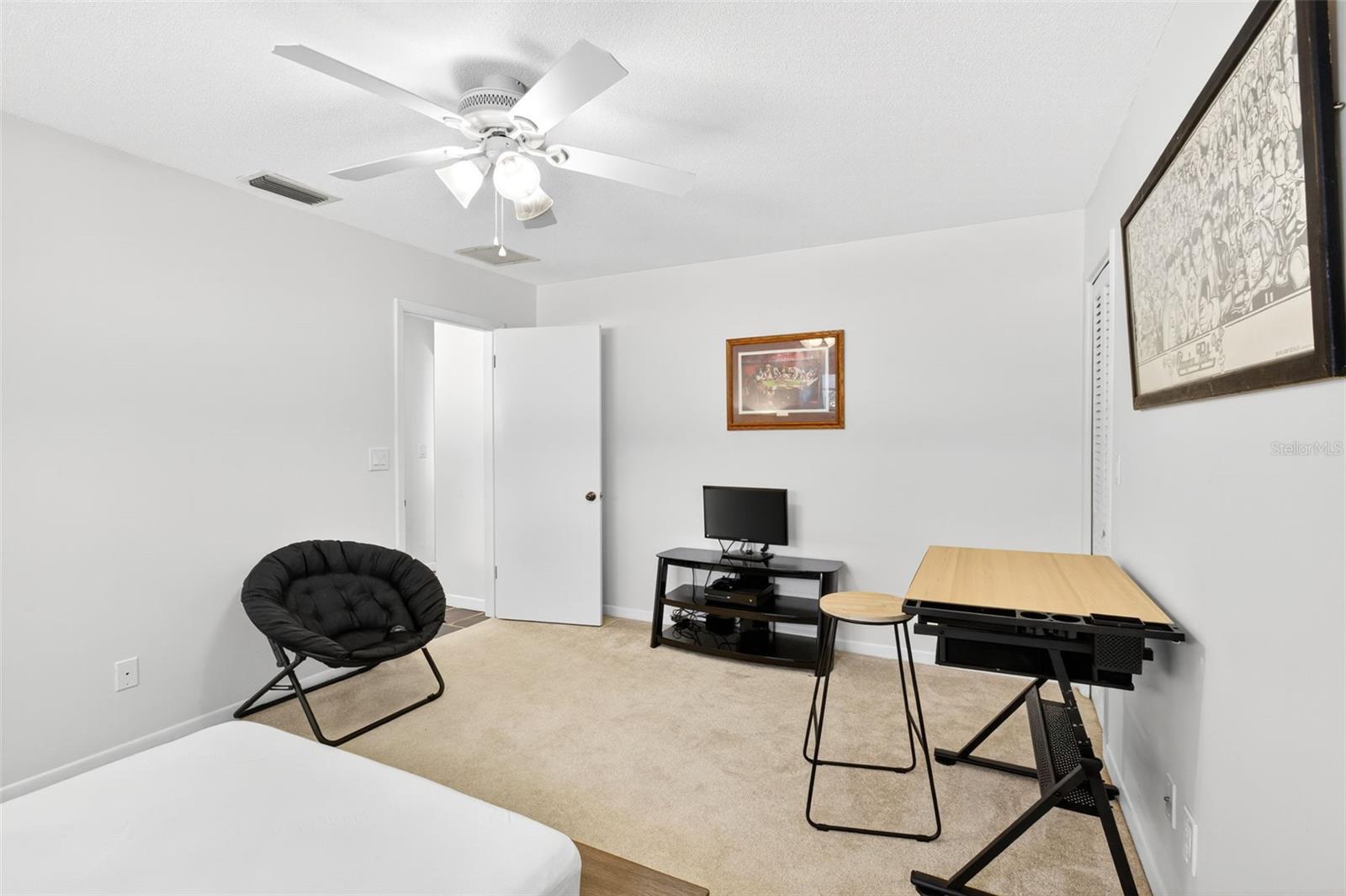 Listing photo id 37 for 487 Island Way