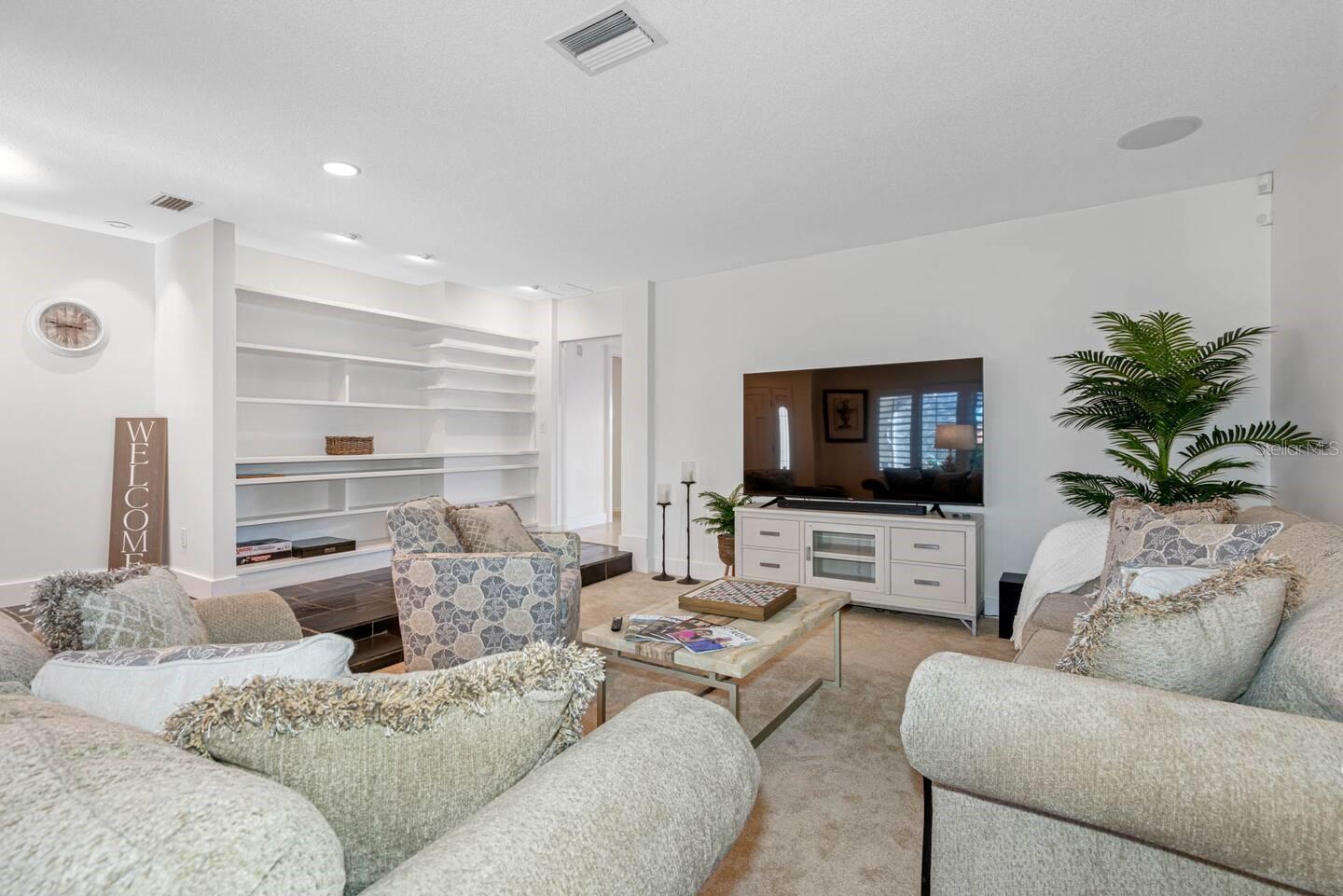 Listing photo id 2 for 487 Island Way