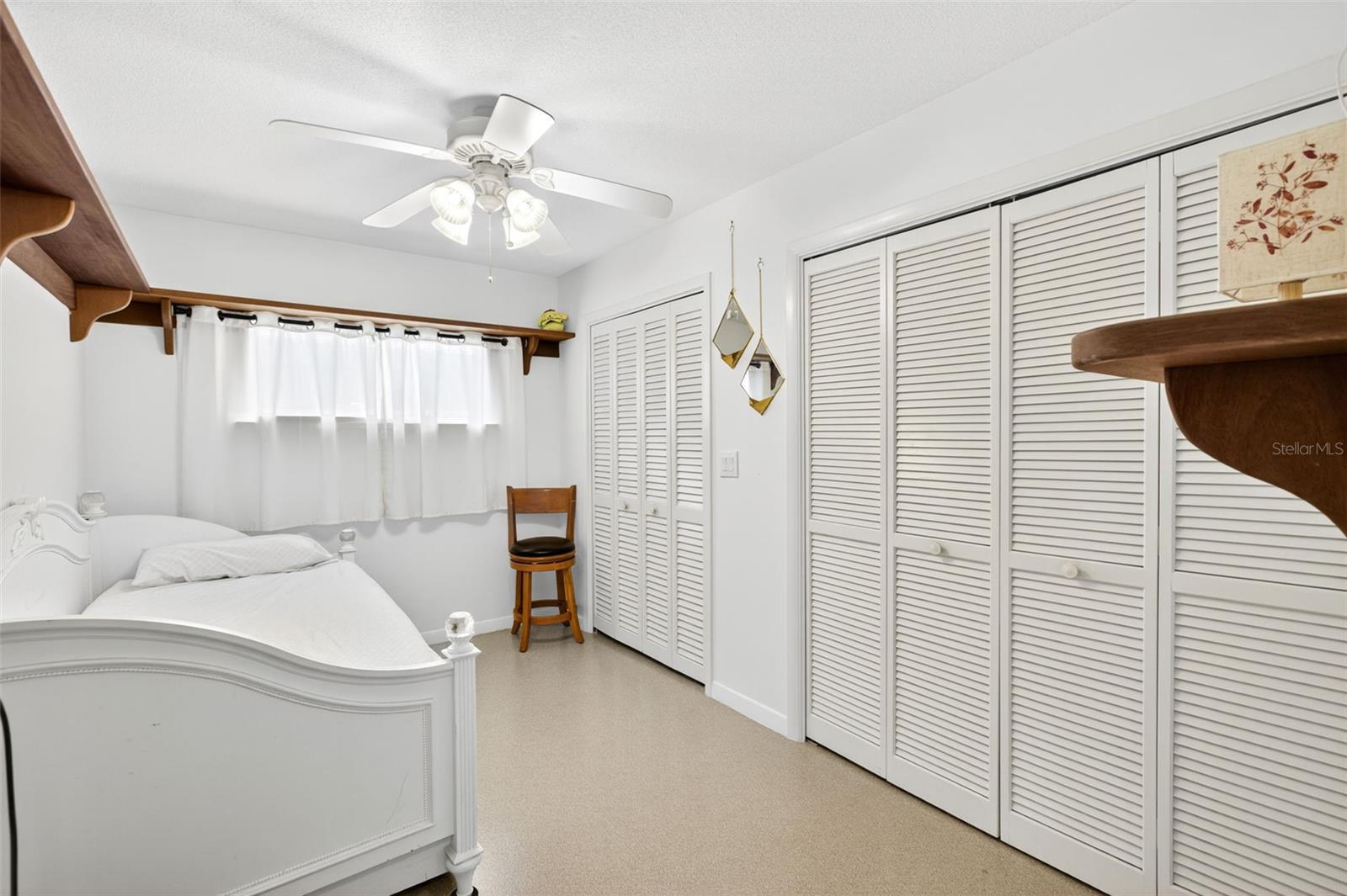 Listing photo id 38 for 487 Island Way