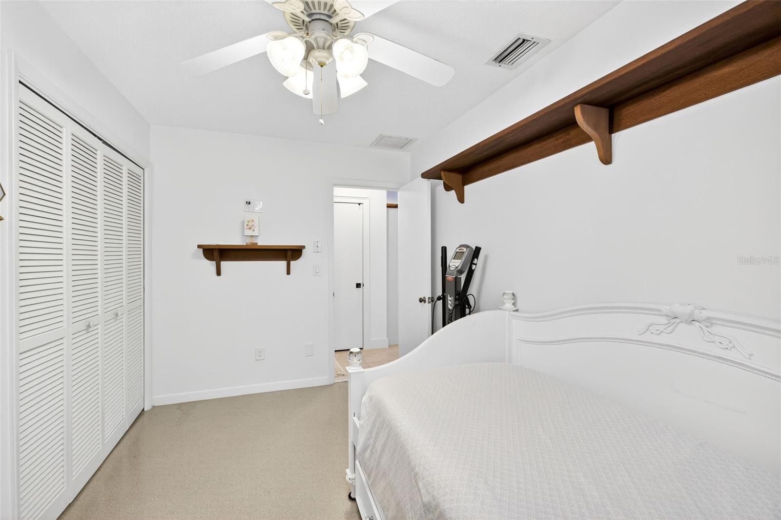 Listing photo id 39 for 487 Island Way
