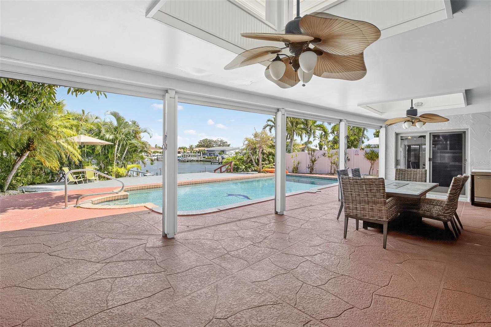 Listing photo id 41 for 487 Island Way