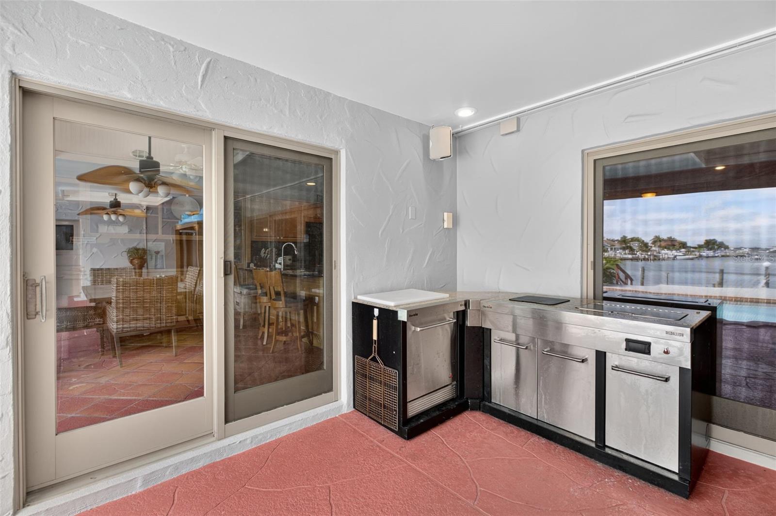 Listing photo id 42 for 487 Island Way