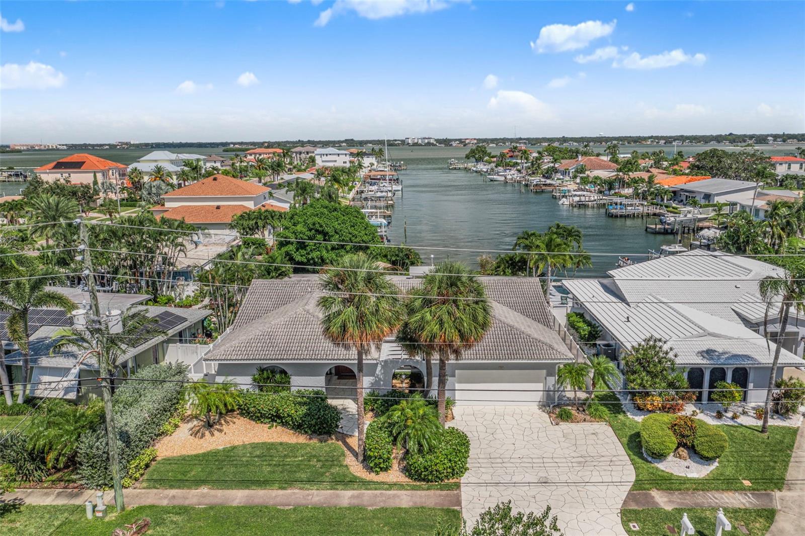 Listing photo id 49 for 487 Island Way