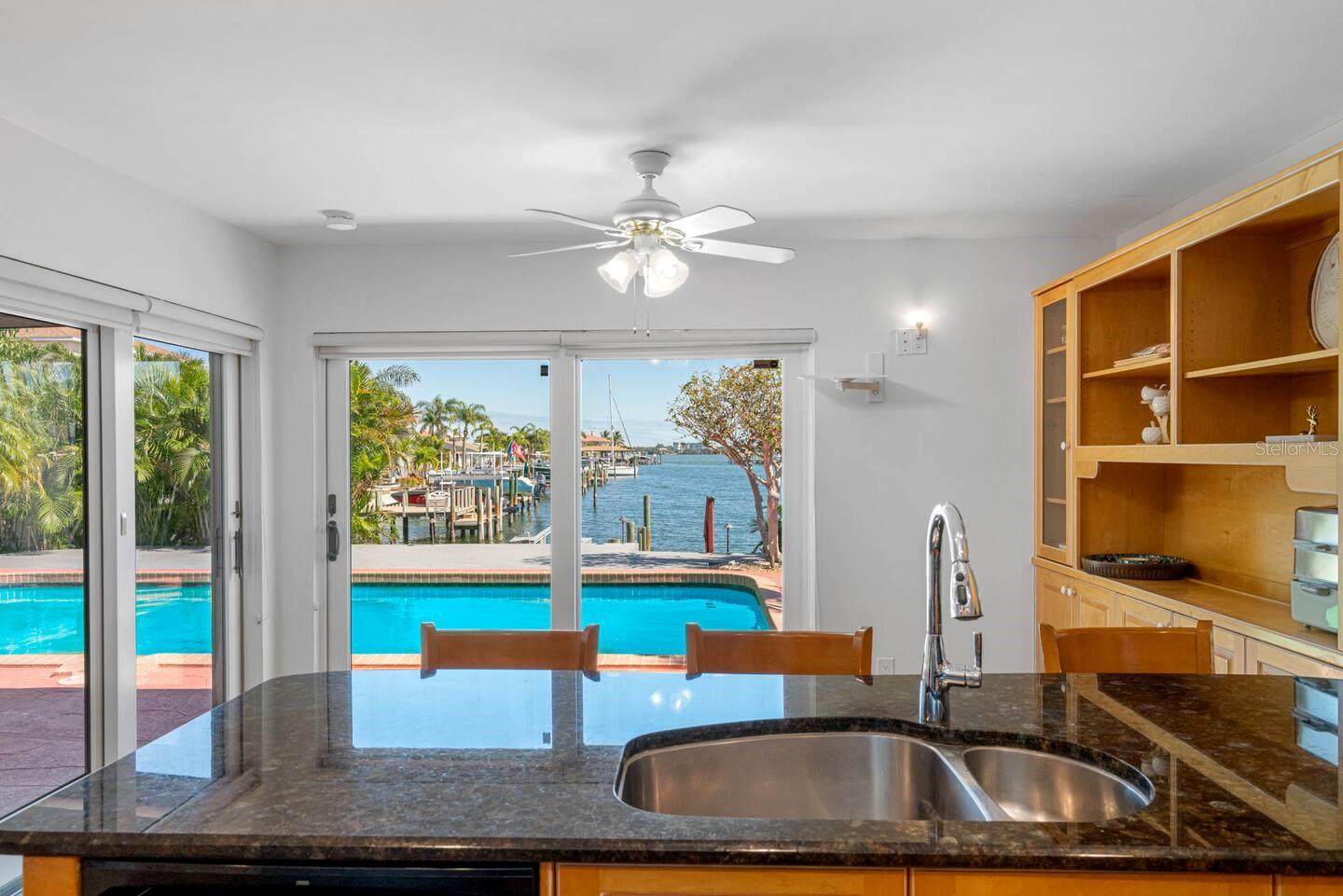 Listing photo id 4 for 487 Island Way