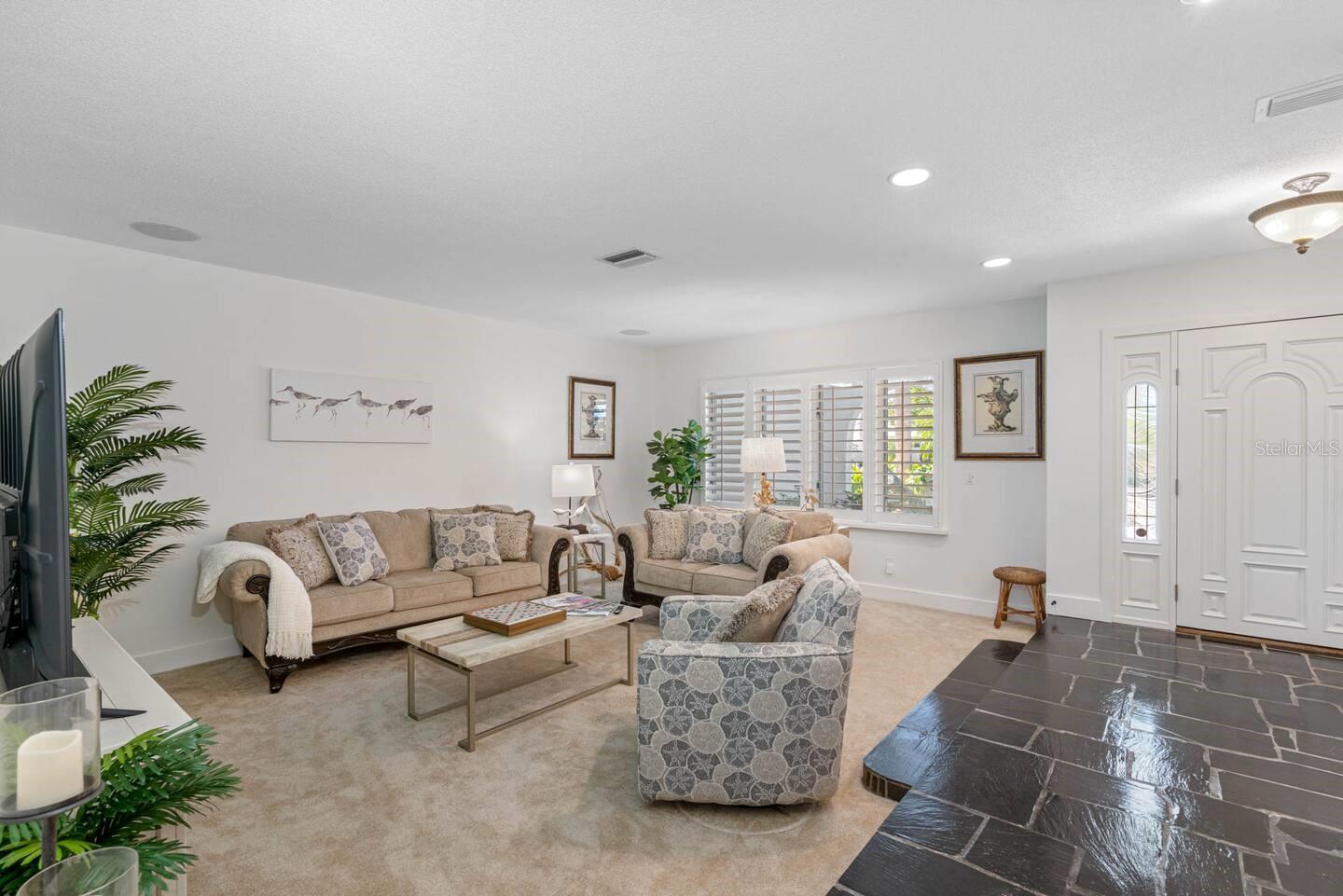 Listing photo id 7 for 487 Island Way
