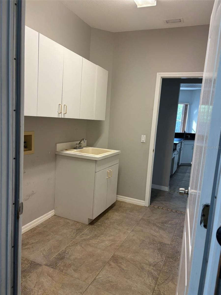 Image 22 of 37 For 16512 Blenheim Drive