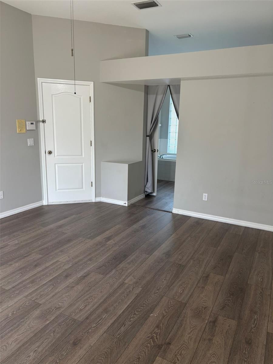 Image 30 of 37 For 16512 Blenheim Drive