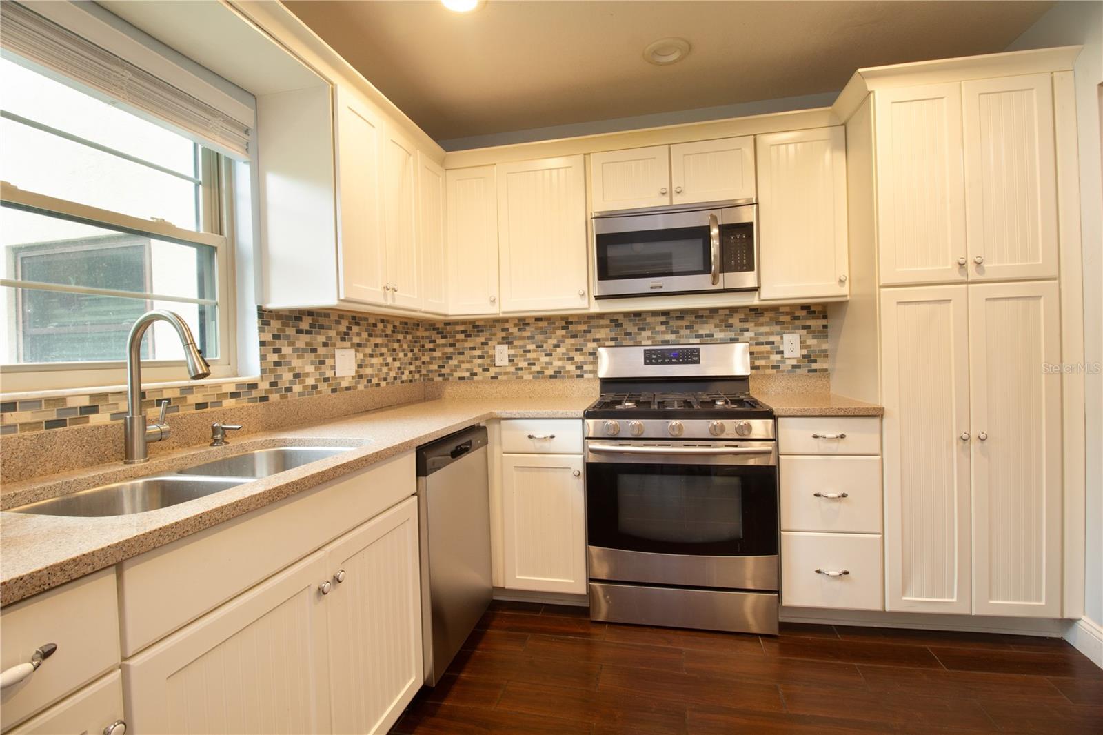 Image 11 of 35 For 6080 80th Street N 201