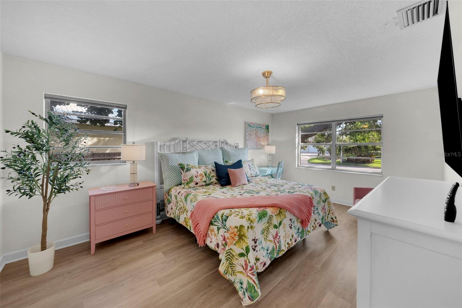 Image 23 of 53 For 308 6th Avenue N