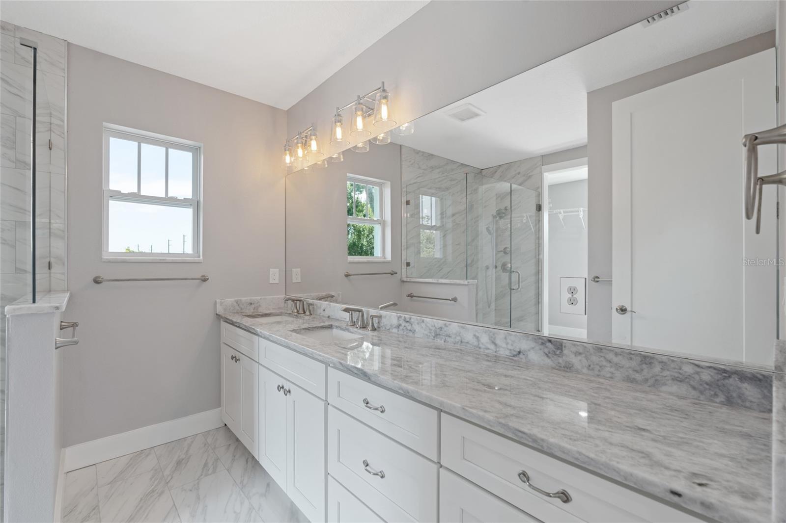 Image 20 of 28 For 3161 Emerson Avenue S