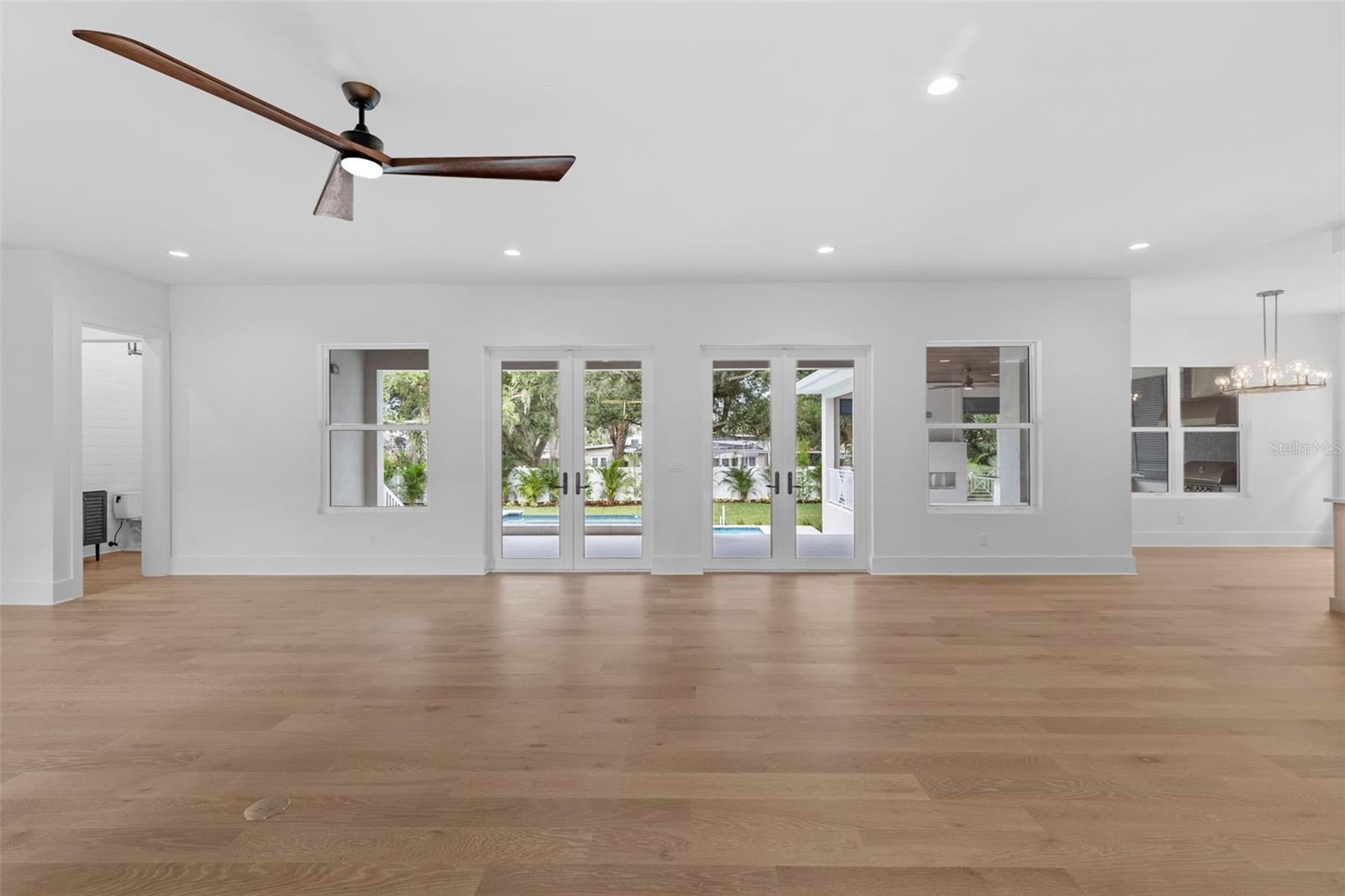 Image 16 of 47 For 3013 West Shore Boulevard