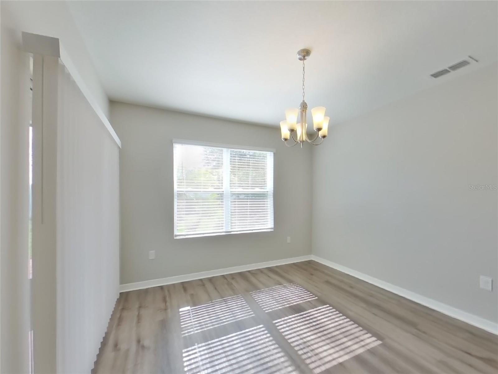 Image 4 of 13 For 289 St Georges Circle