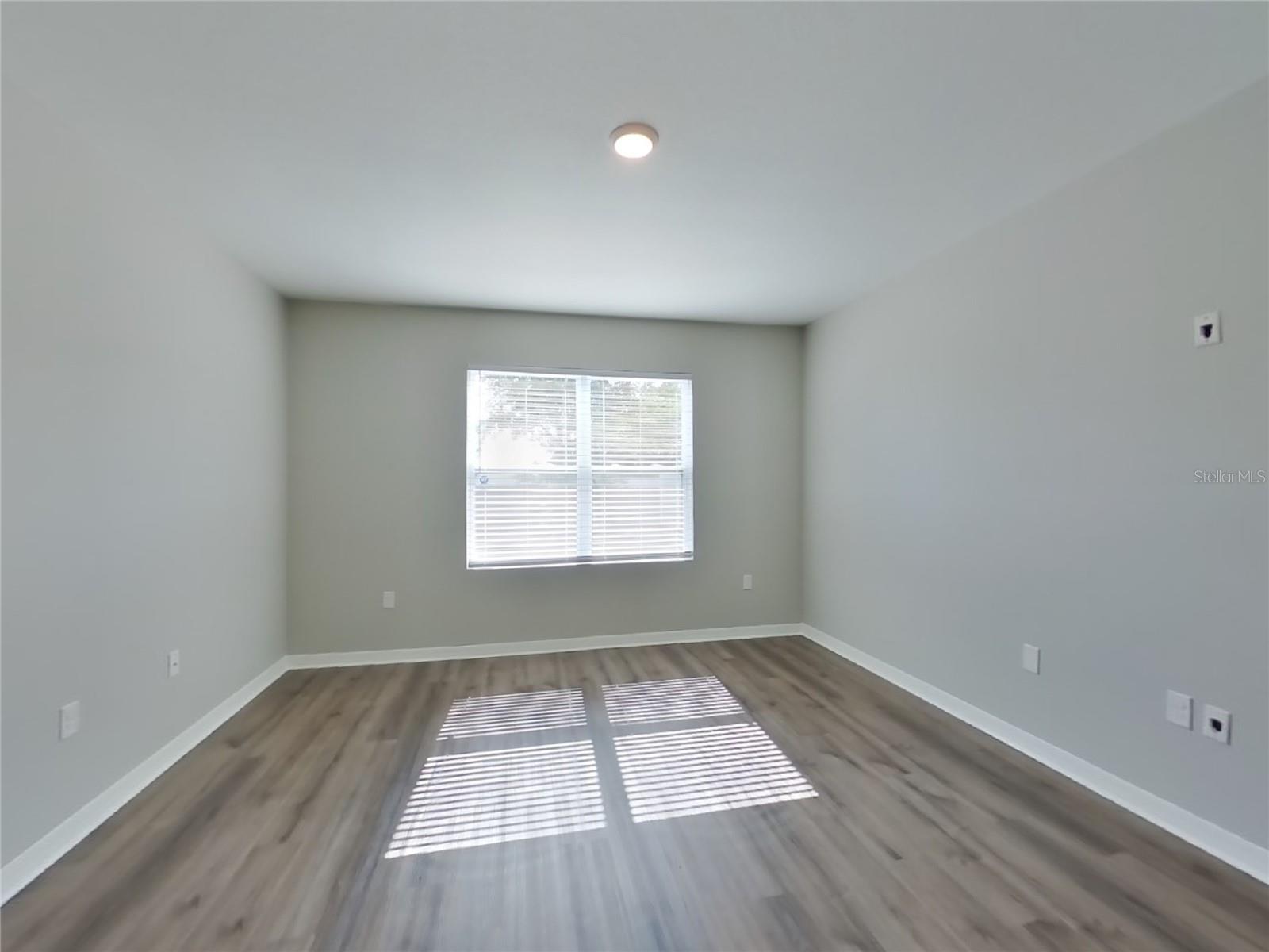 Image 7 of 13 For 289 St Georges Circle