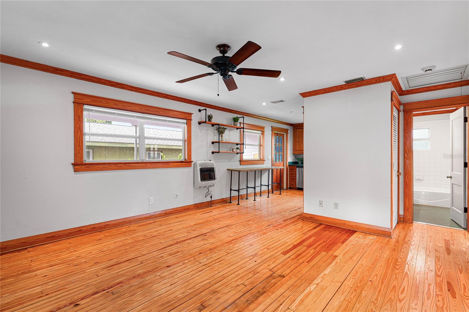 Image 12 of 48 For 7105 Navin Avenue