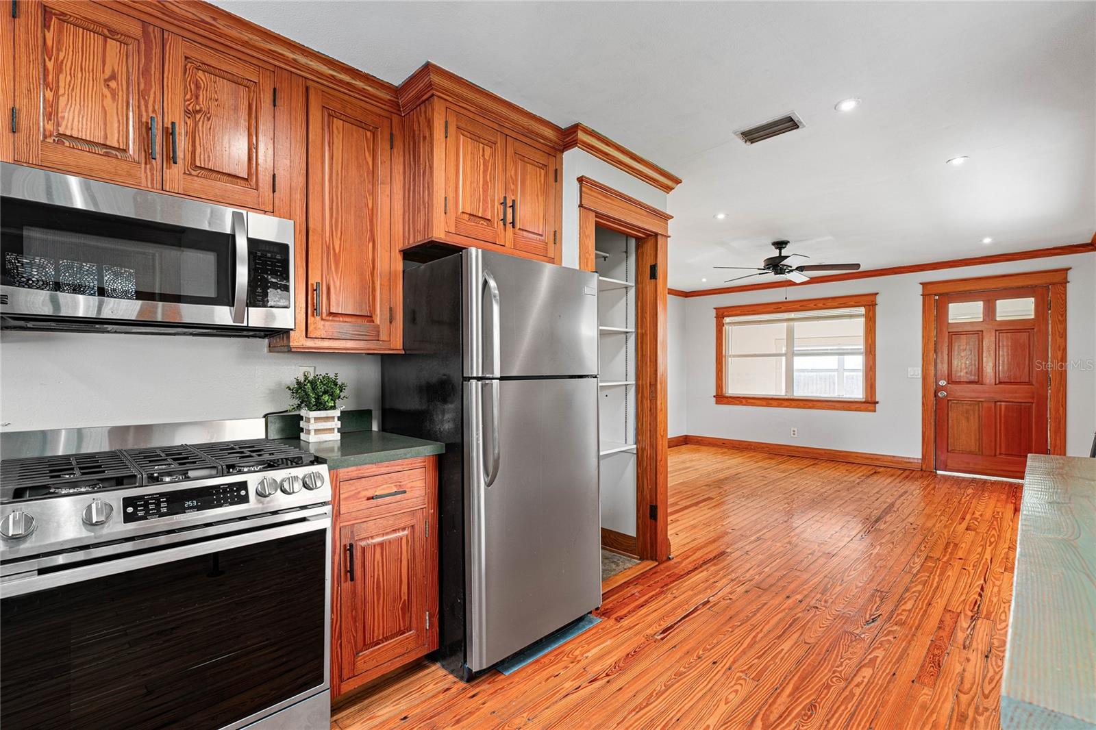 Image 19 of 48 For 7105 Navin Avenue