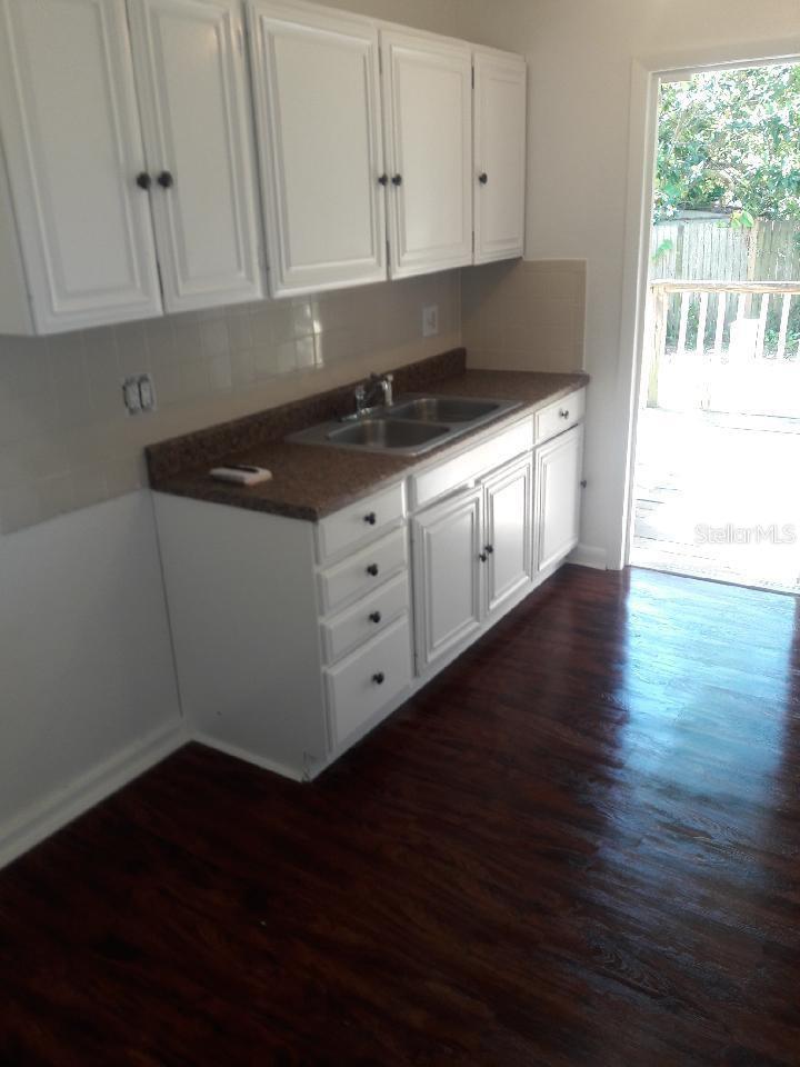 Image 10 of 18 For 2054 15th Avenue S