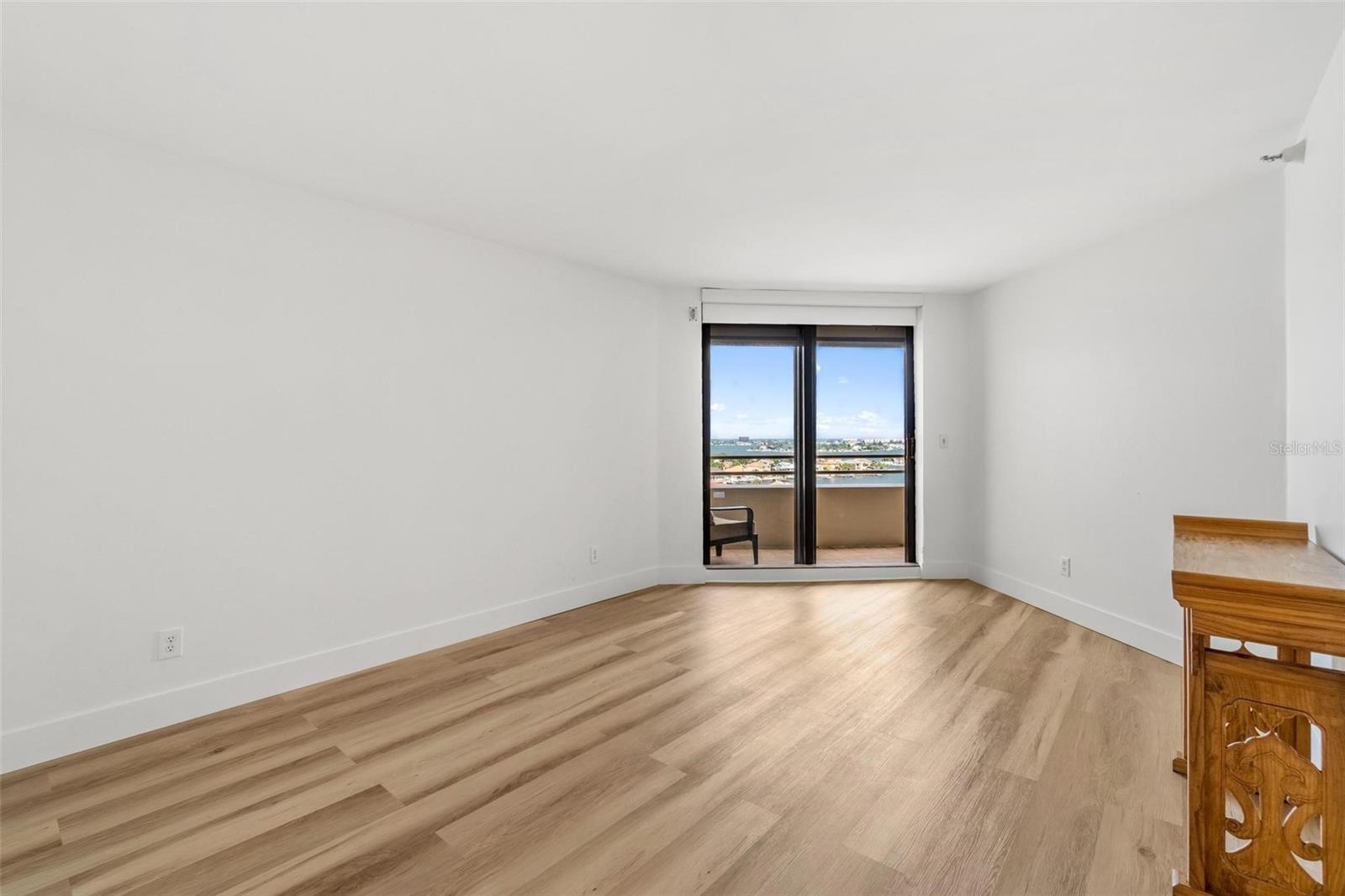 Image 17 of 40 For 5950 Pelican Bay Plaza S 2d