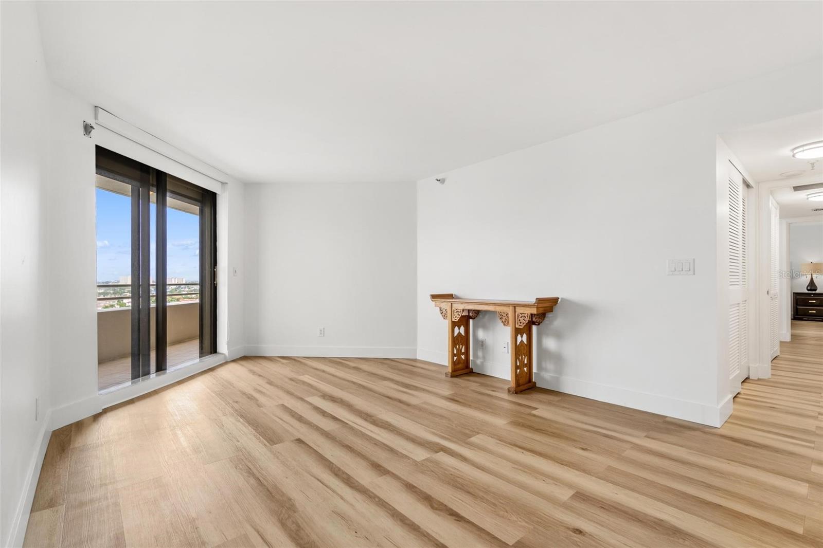 Image 18 of 40 For 5950 Pelican Bay Plaza S 2d