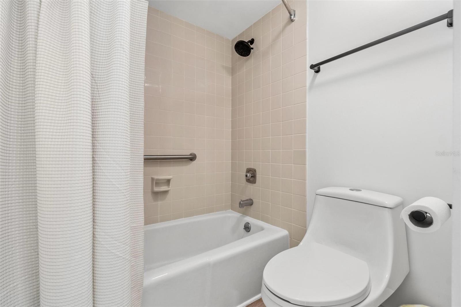 Image 24 of 40 For 5950 Pelican Bay Plaza S 2d