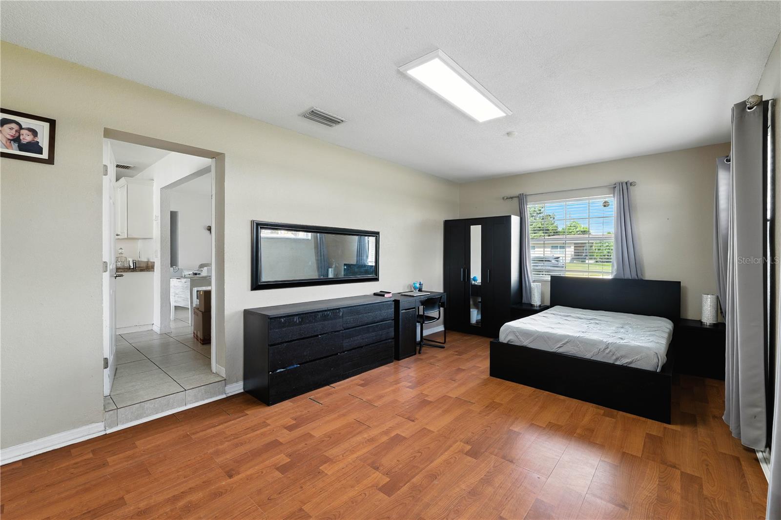 Listing photo id 9 for 4802 Mendenhall Drive