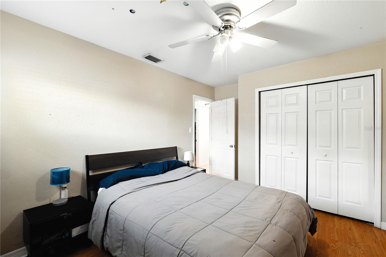 Listing photo id 23 for 4802 Mendenhall Drive
